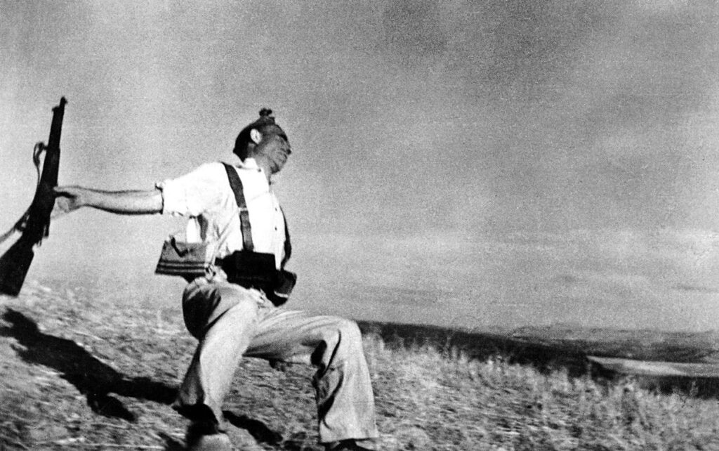 ROBERT CAPA E IL MILIZIANO SPAGNOLO